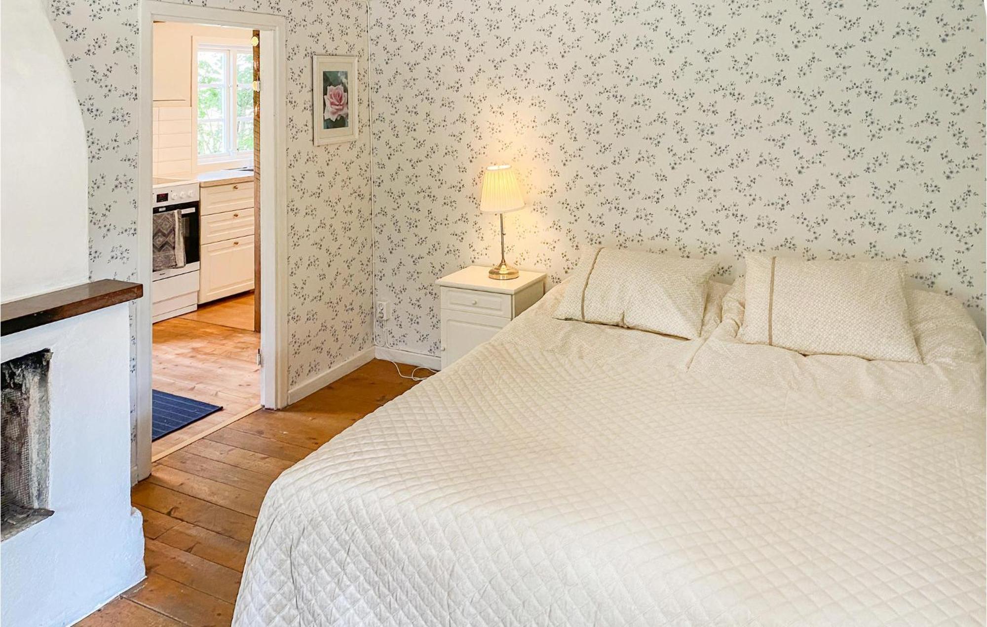 Amazing Home In Faerjestaden With Kitchen Bagian luar foto